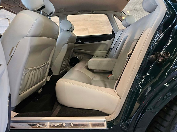 Jaguar XJR 8 of 19