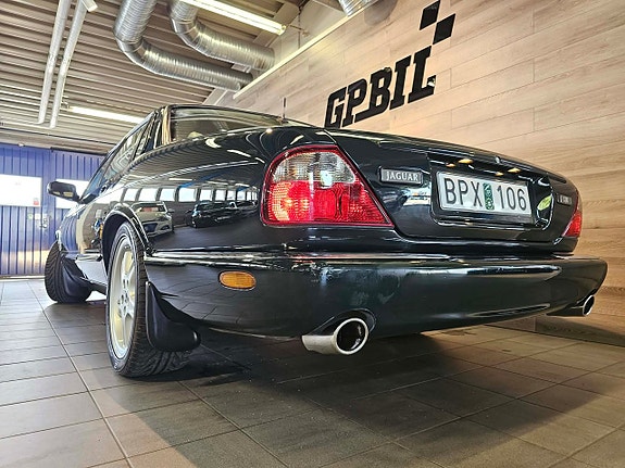 Jaguar XJR 18 of 19