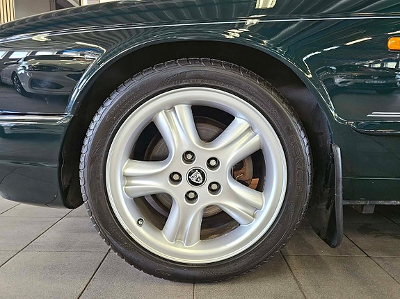 Jaguar XJR 19 of 19
