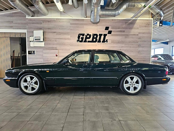 Jaguar XJR 2 of 19