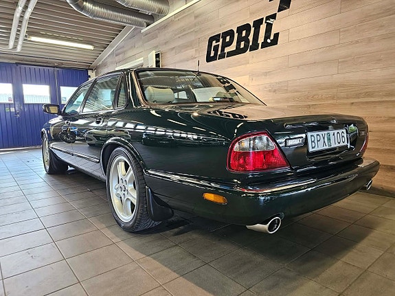 Jaguar XJR 3 of 19