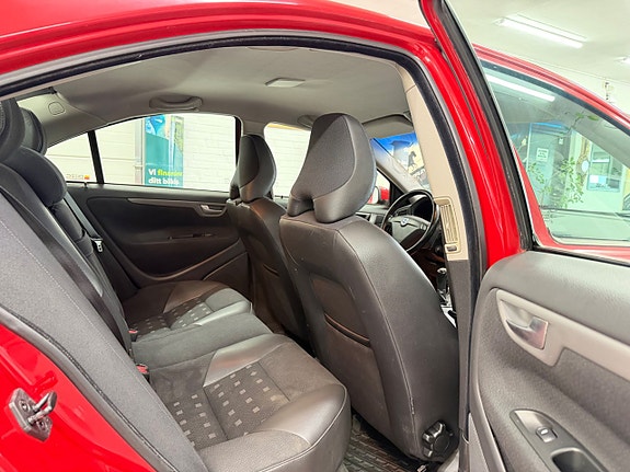 Volvo S60 15 of 27