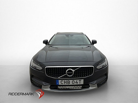 Volvo V90 Cross Country 2 of 30