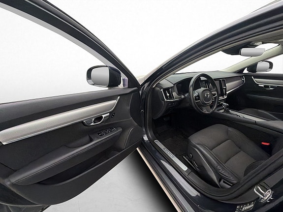 Volvo V90 Cross Country 13 of 30