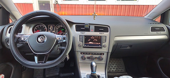 Volkswagen Golf VII 7 of 10