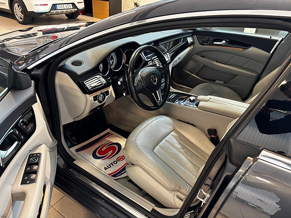 Mercedes-Benz CLS350 3 of 9