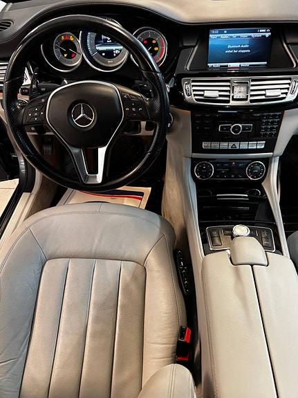 Mercedes-Benz CLS350 4 of 9