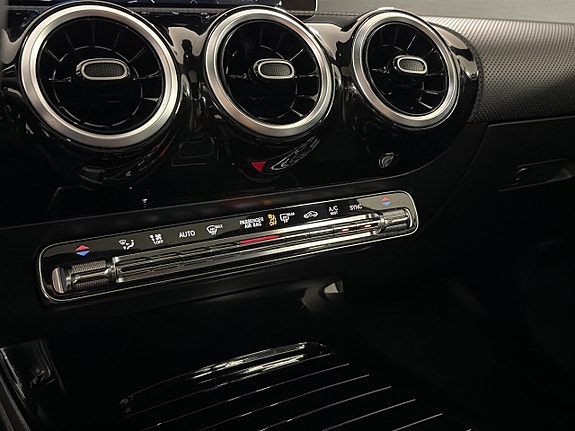 Mercedes-Benz A180 d 17 of 21