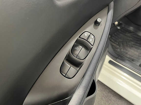 Nissan Leaf 11 of 22
