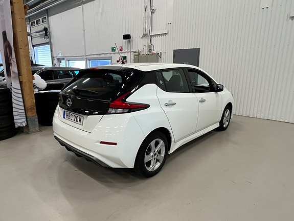 Nissan Leaf 5 of 8