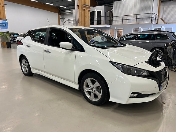 Nissan Leaf 3 of 8
