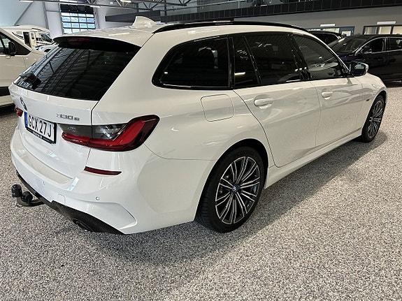 BMW 330e 4 of 27
