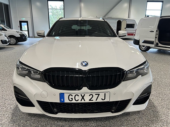BMW 330e 11 of 27