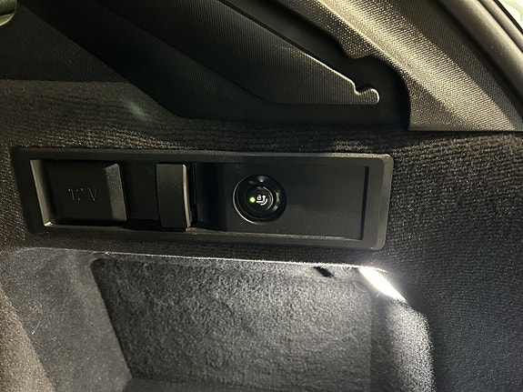 BMW 330e 17 of 27