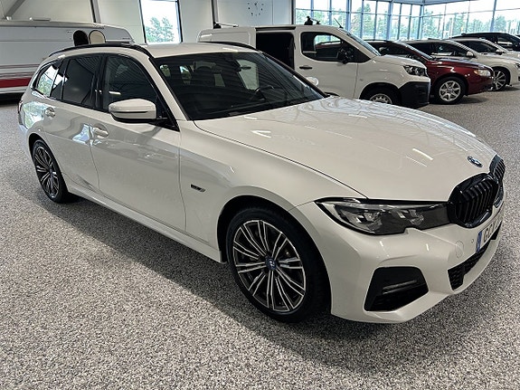 BMW 330e 5 of 27