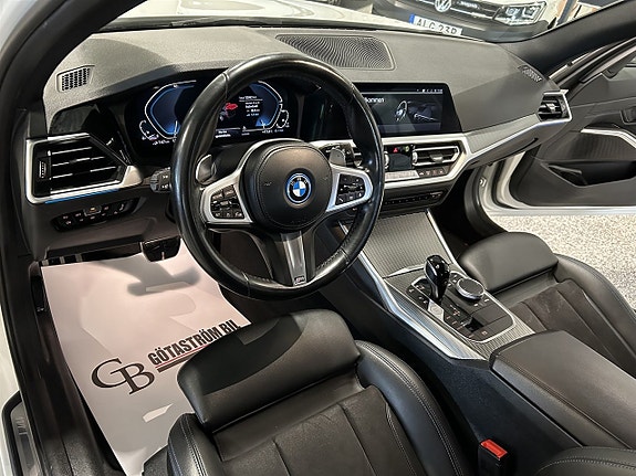 BMW 330e 13 of 27