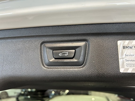 BMW 330e 18 of 27
