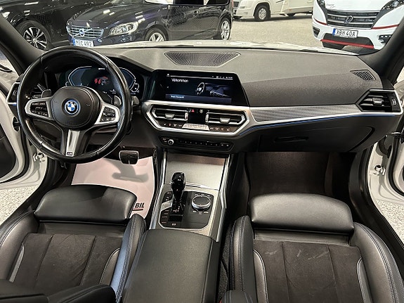 BMW 330e 21 of 27
