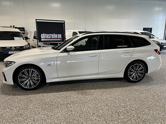 BMW 330e 9 of 27