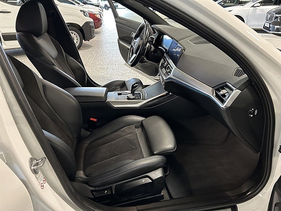 BMW 330e 20 of 27