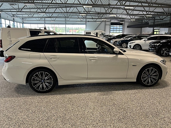BMW 330e 7 of 27