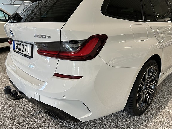 BMW 330e 8 of 27