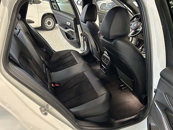BMW 330e 19 of 27