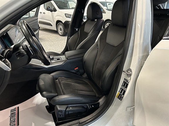 BMW 330e 14 of 27