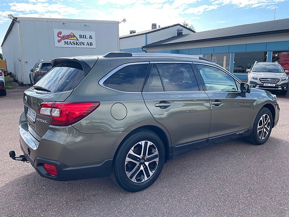 Subaru Outback 2 of 5