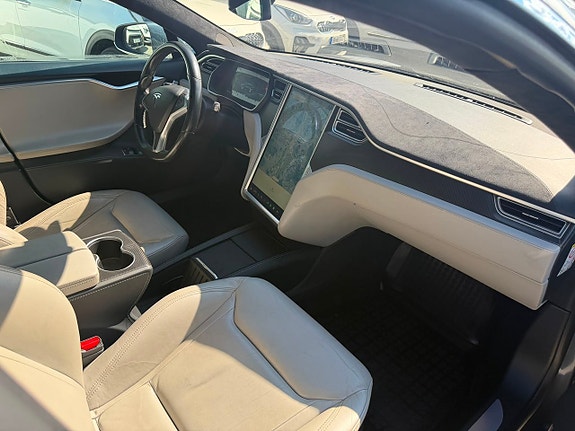 Tesla Model S 8 of 18