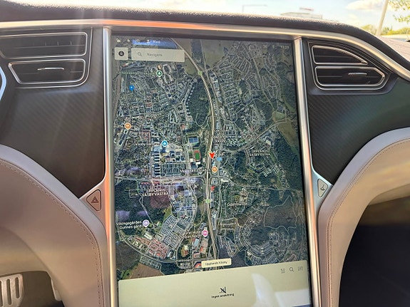 Tesla Model S 15 of 18