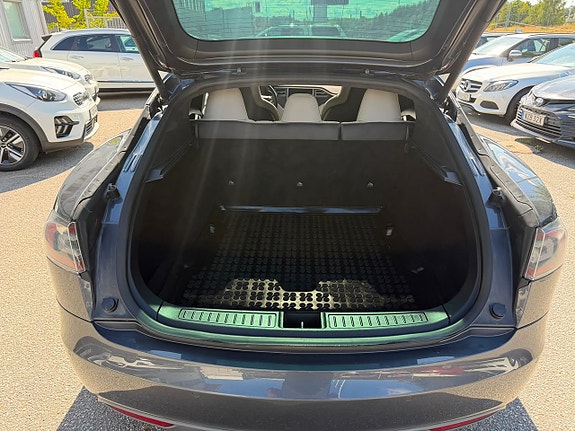 Tesla Model S 12 of 18