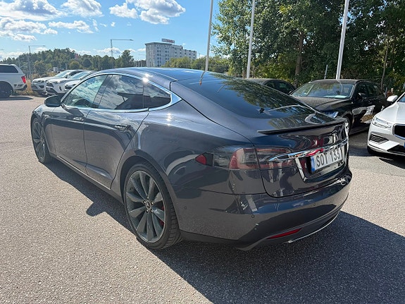 Tesla Model S 2 of 18