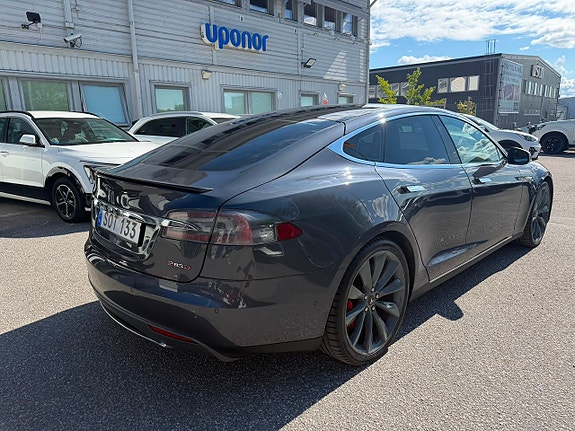 Tesla Model S 4 of 18