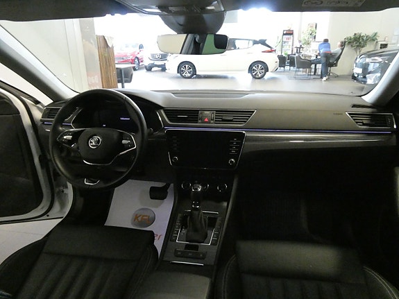 Skoda Superb 16 of 22