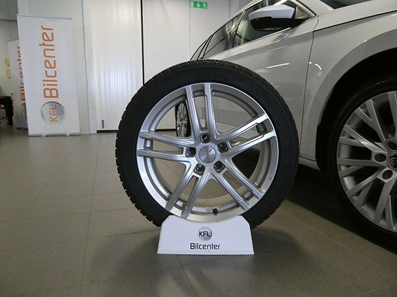 Skoda Superb 2 of 22