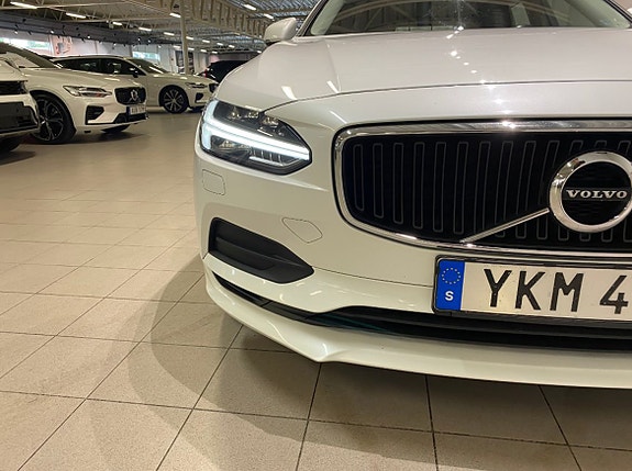 Volvo V90 10 of 30