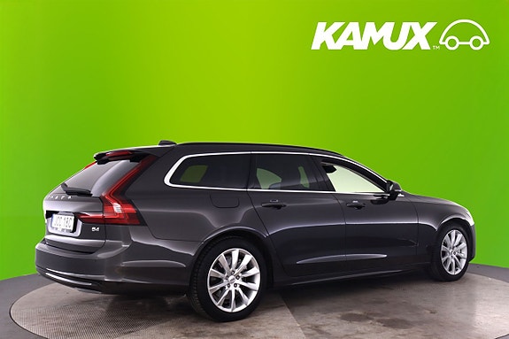 Volvo V90 2 of 23