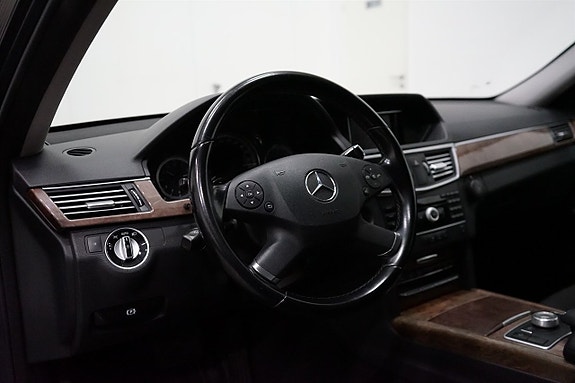 Mercedes-Benz E220 8 of 18