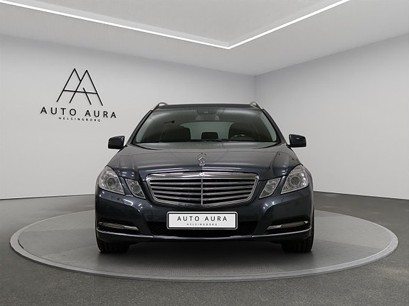 Mercedes-Benz E220 2 of 18