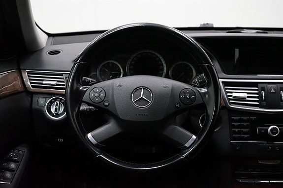 Mercedes-Benz E220 10 of 18