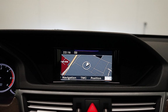 Mercedes-Benz E220 12 of 18