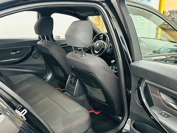 BMW 328i 16 of 20