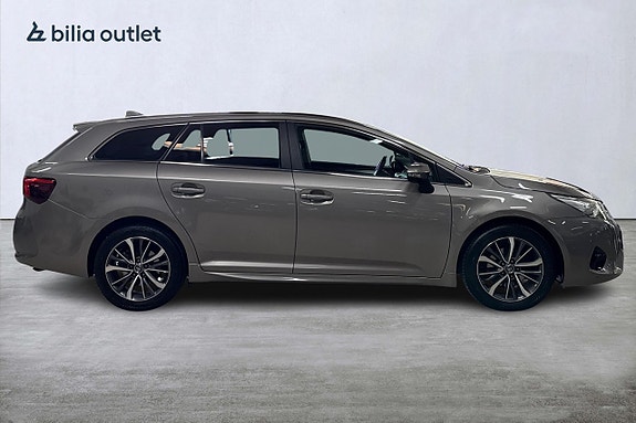 Toyota Avensis 5 of 22