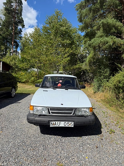 Saab 900 2 of 10