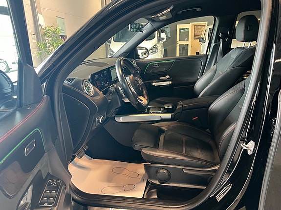 Mercedes-Benz GLB200 d 16 of 21