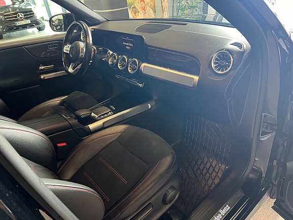 Mercedes-Benz GLB200 d 11 of 21