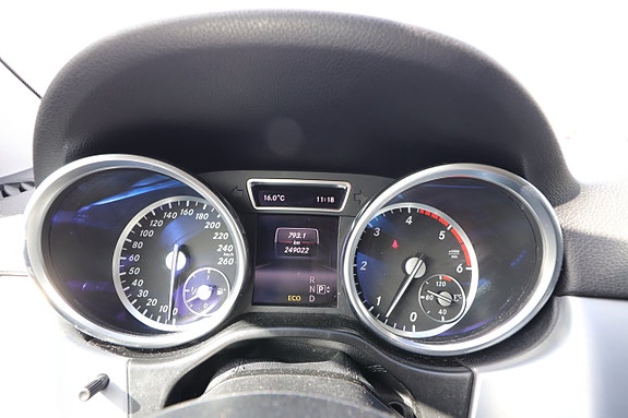 Mercedes-Benz ML350 15 of 19