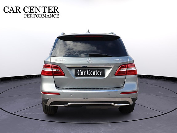 Mercedes-Benz ML350 8 of 19
