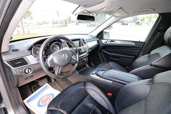 Mercedes-Benz ML350 11 of 19